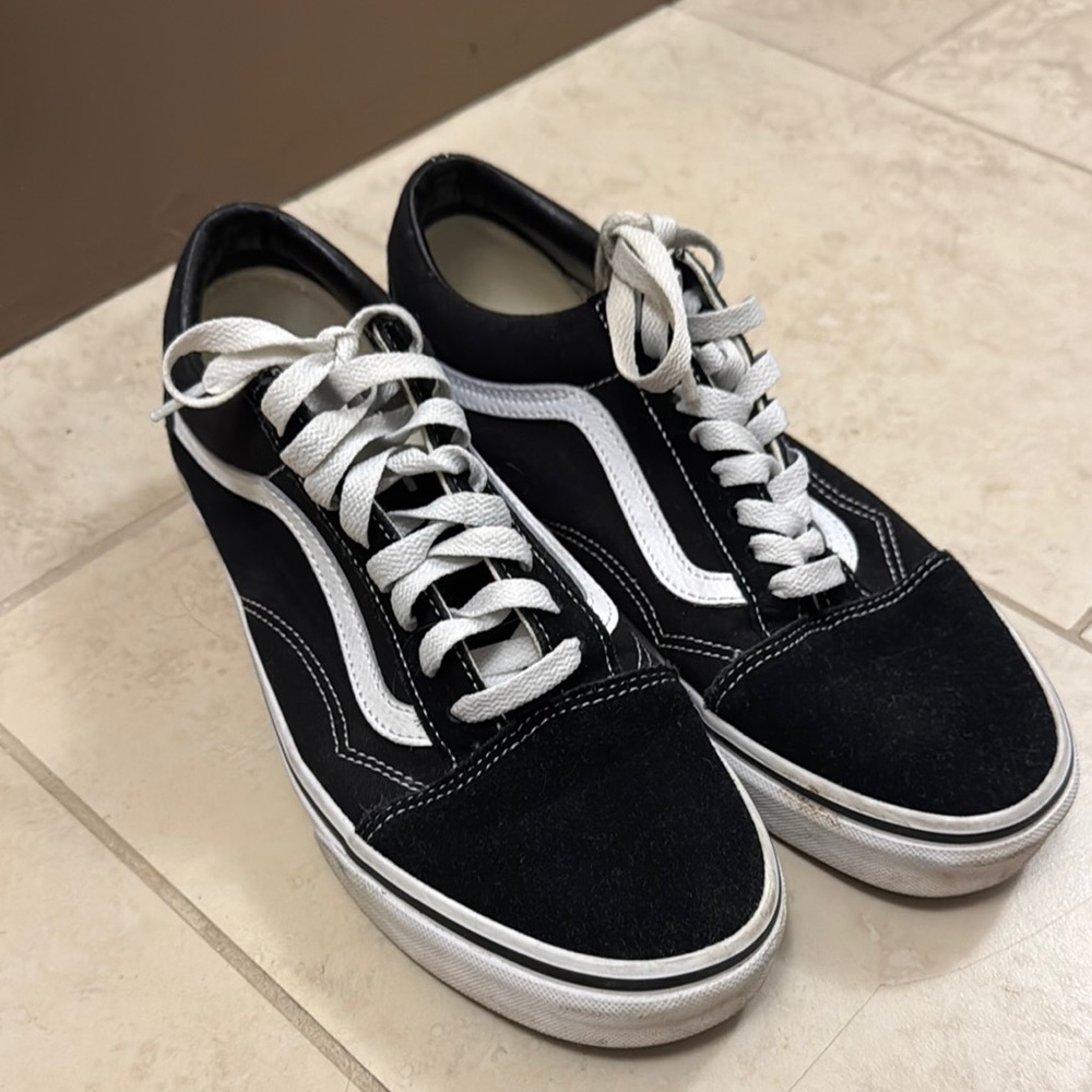 Vans Men's Black and White Sneakers